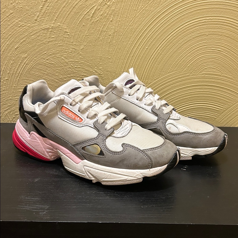 Women’s Adidas Torsion Falcon athletic shoes size 8.5